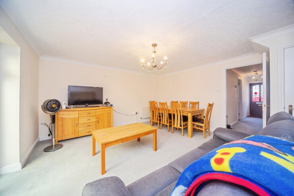 House in Southampton - More