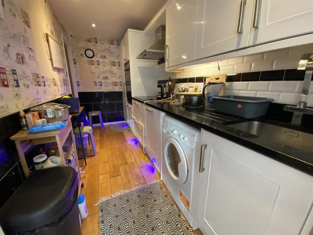 Apartment in Romford - More