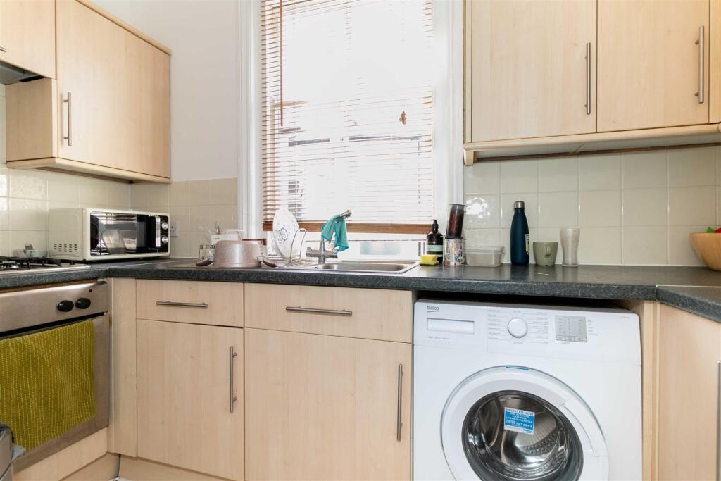 Converted First Floor Flat, Cowper Road, Worthing - View 3