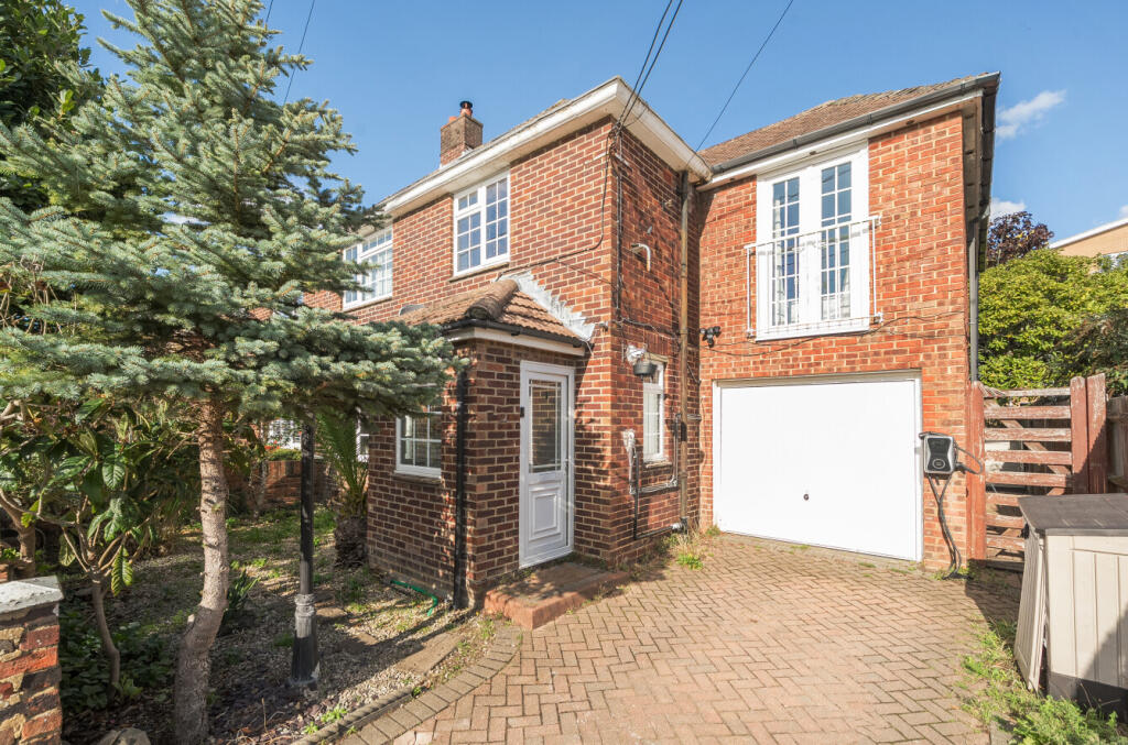 4-bed semi-detached on Wykeham Road, Netley Abbey, Southampton, Hampshire, SO31, £450,000