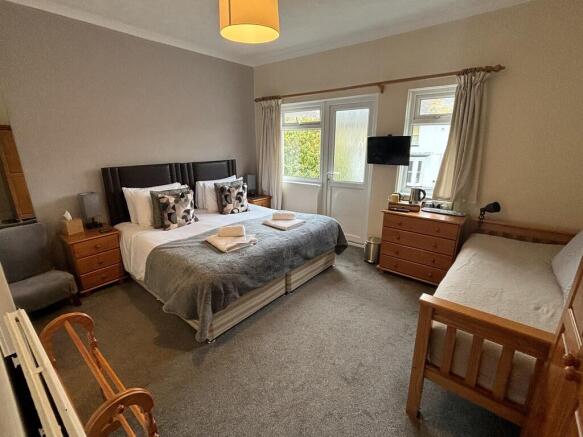 Guest bedroom