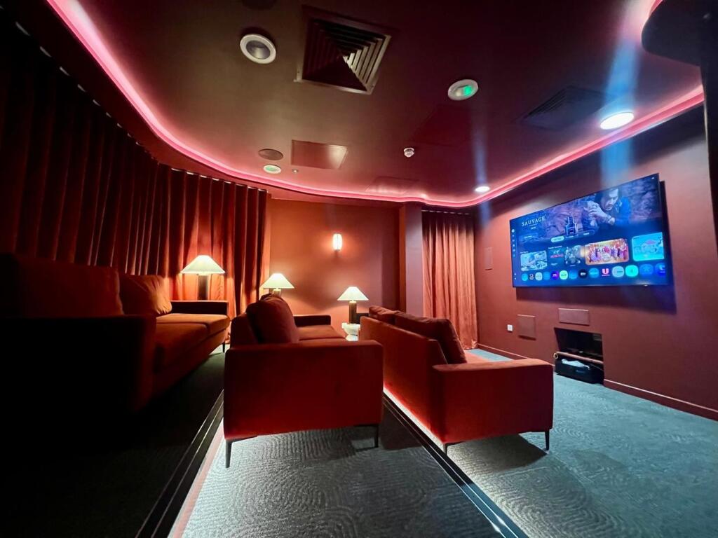 Apartment in Newcastle upon Tyne - View 5