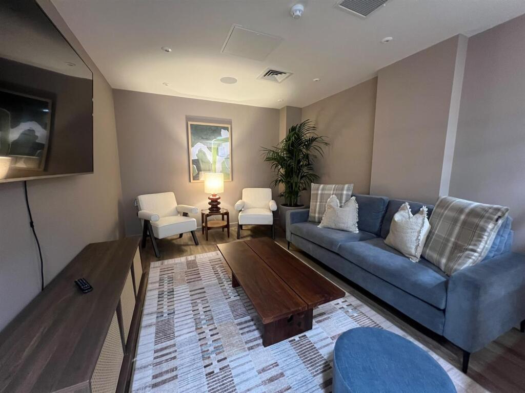 Apartment in Newcastle upon Tyne - View 3