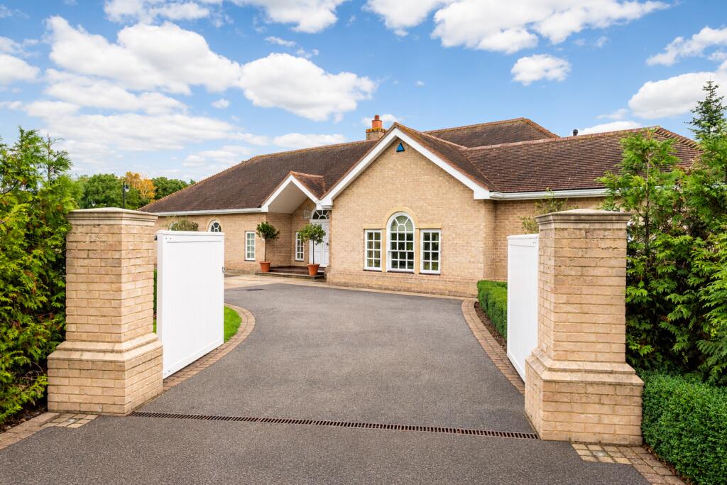 Main image of property: The Avenue, Park Lane, Godmanchester, Huntingdon, Cambridgeshire, PE29