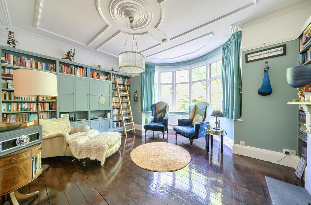 House in London, Purley - More
