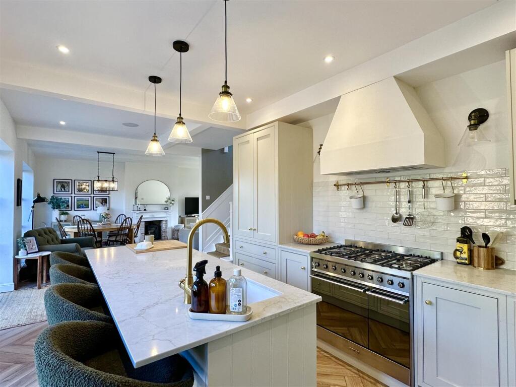House in Tonbridge - More