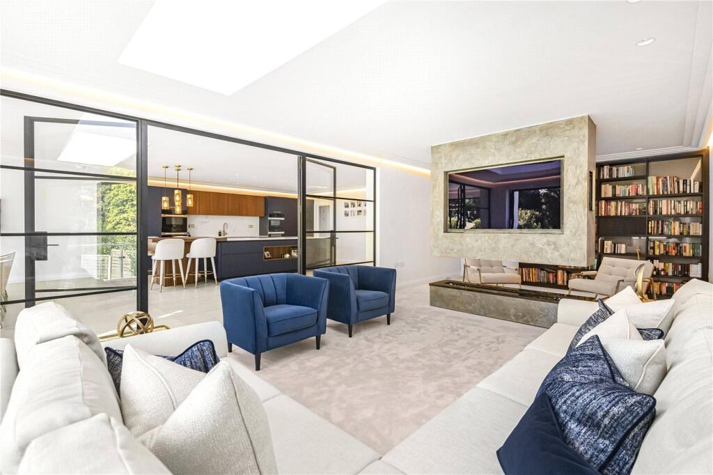 Main image of property: Oakleigh Park South, London, N20