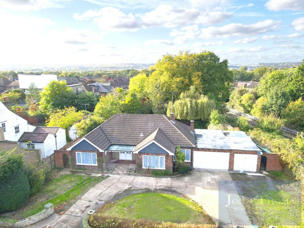 Main image of property: High Road, Chigwell, Essex, IG7