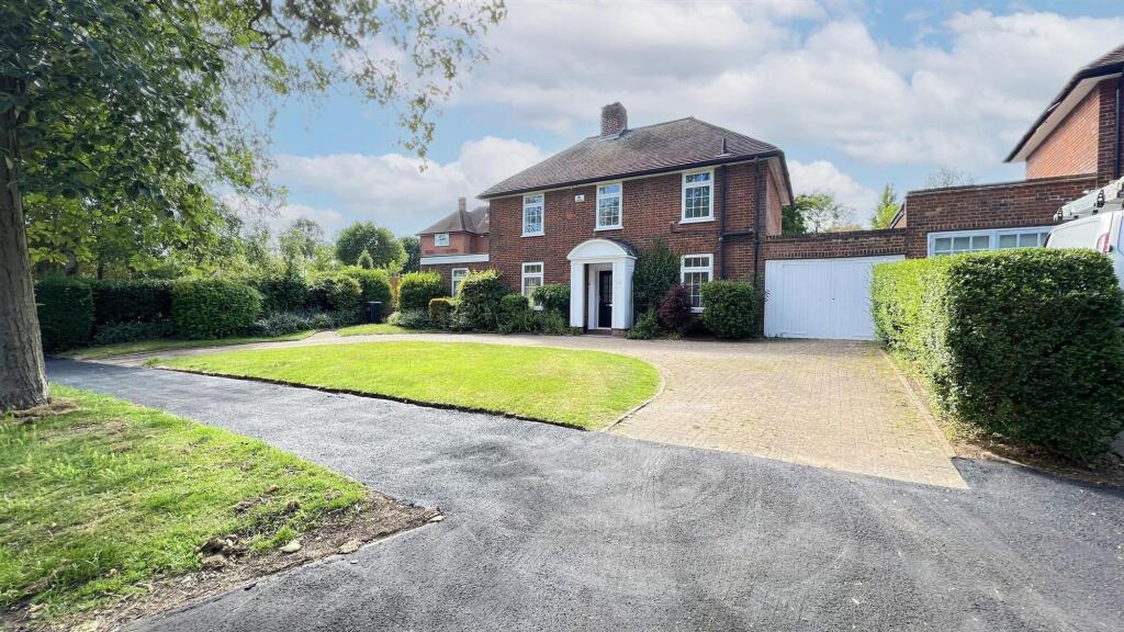 Main image of property: Valley Road, Welwyn Garden City, AL8