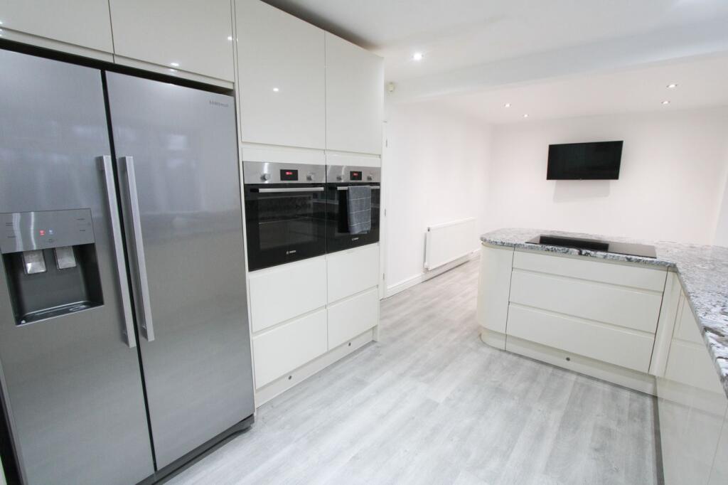 House in Doncaster, Armthorpe - View 5