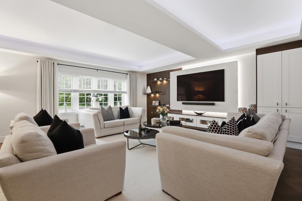 House in Lenzie, Rosebank - View 2