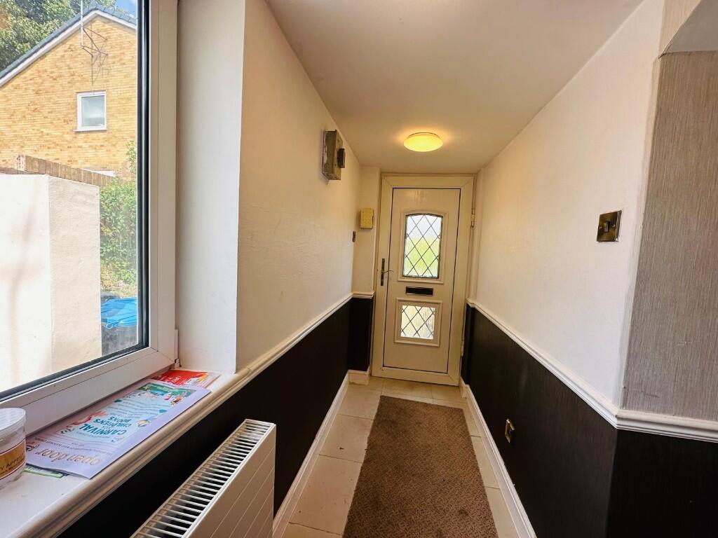 Byron Close, BLETCHLEY, Milton Keynes, MK3 photo 2