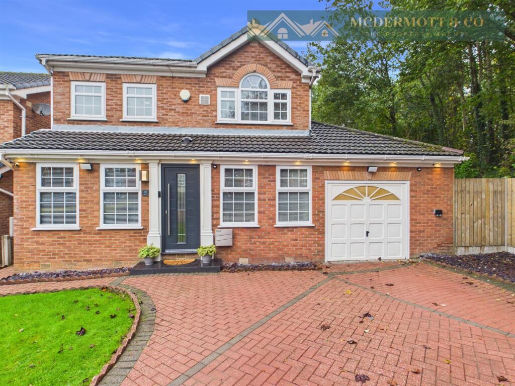 4-bed detached on Margrove Close, Failsworth, £510,000