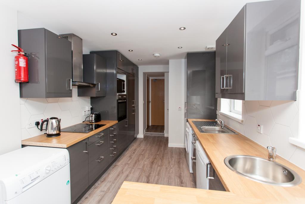 House in Cardiff, Cathays - More