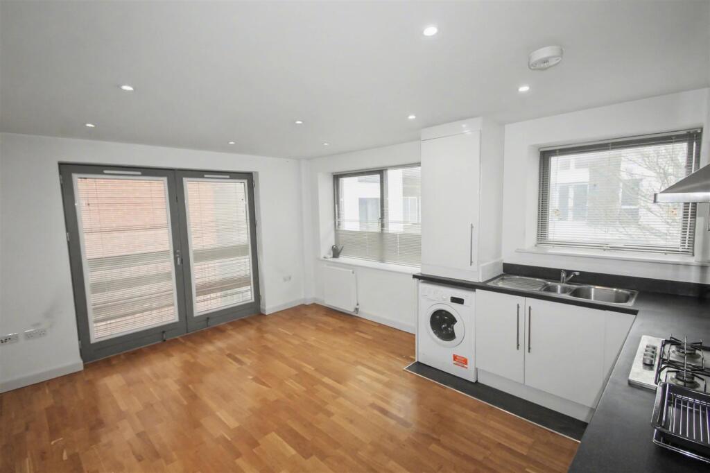 Apartment in Bedford, Castle - View 2