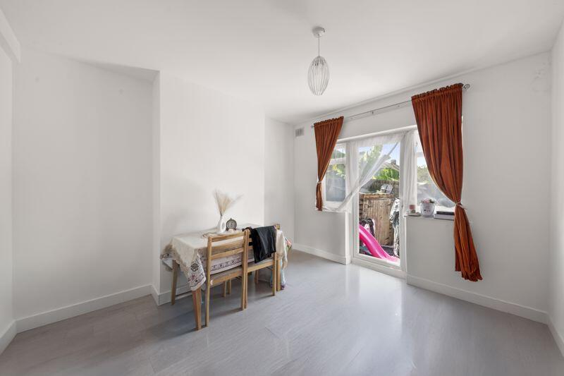 Castle Road, Northolt photo 4