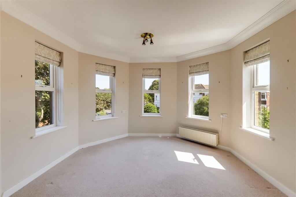 Apartment in Worthing, West Sussex - View 3