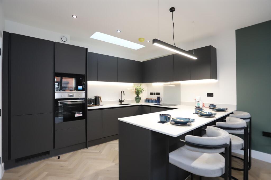 House in Manchester, Brunswick, Chorlton-on-Medlock - View 3