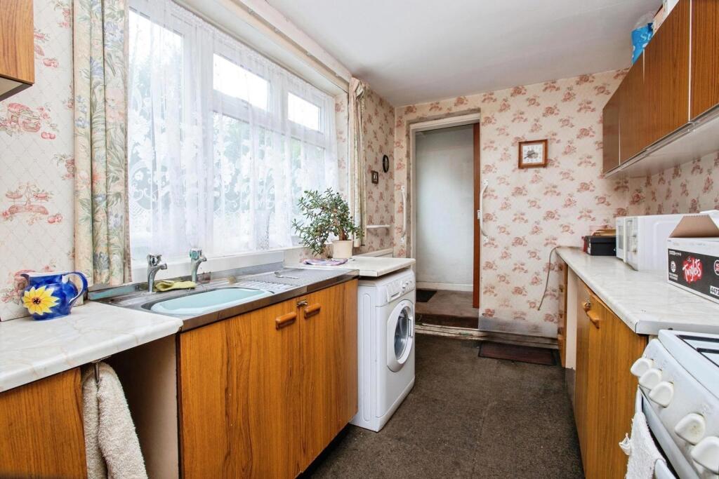 House in Ashfield, Sutton in Ashfield, Nottinghamshire - View 4