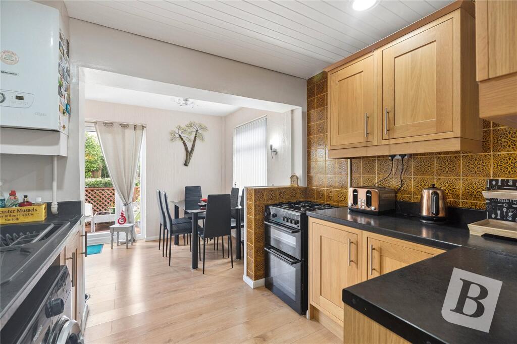 House in Basildon, Wickford - View 3