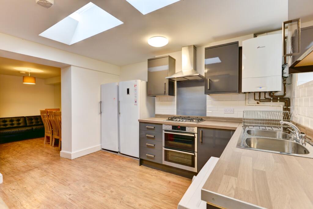 House in Brighton, Round Hill - View 2