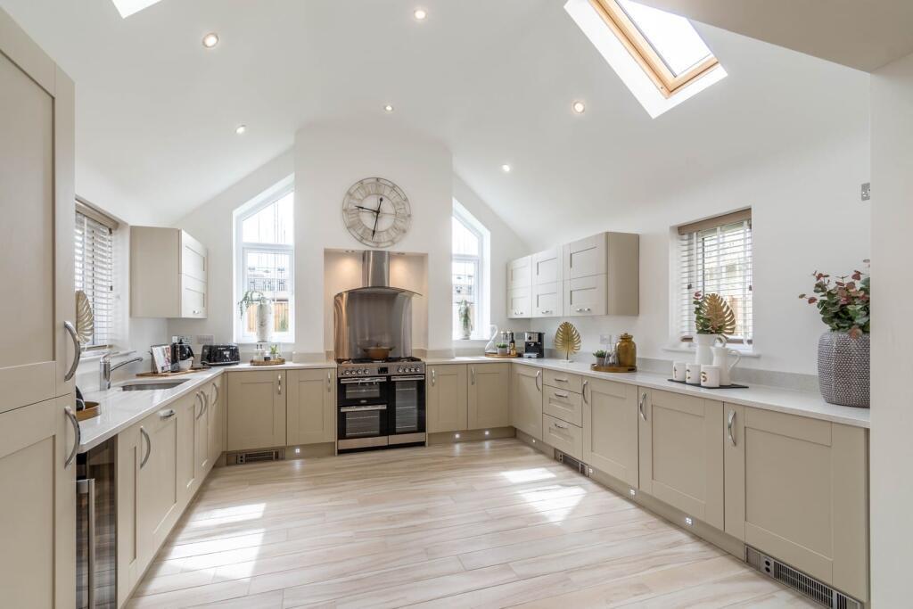 Gernhill Avenue,
Fixby,
HD2 2HR photo 2