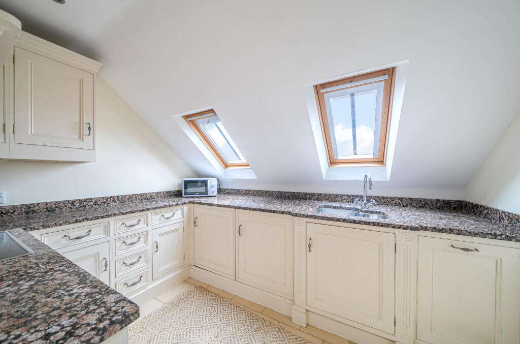Duttons Road, Romsey, Hampshire, SO51 photo 2