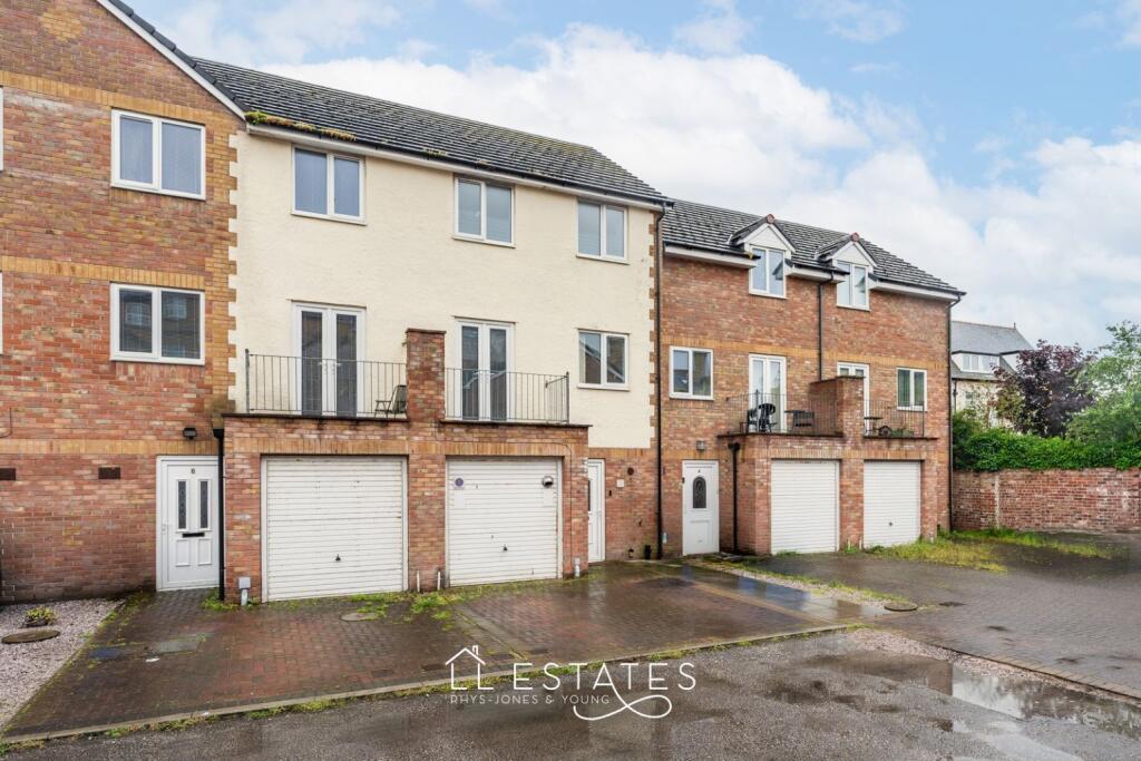 Main image of property: 27-29 East Parade, Rhyl, Denbighshire, LL18