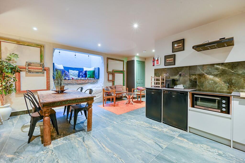 4 bedroom terraced house for rent