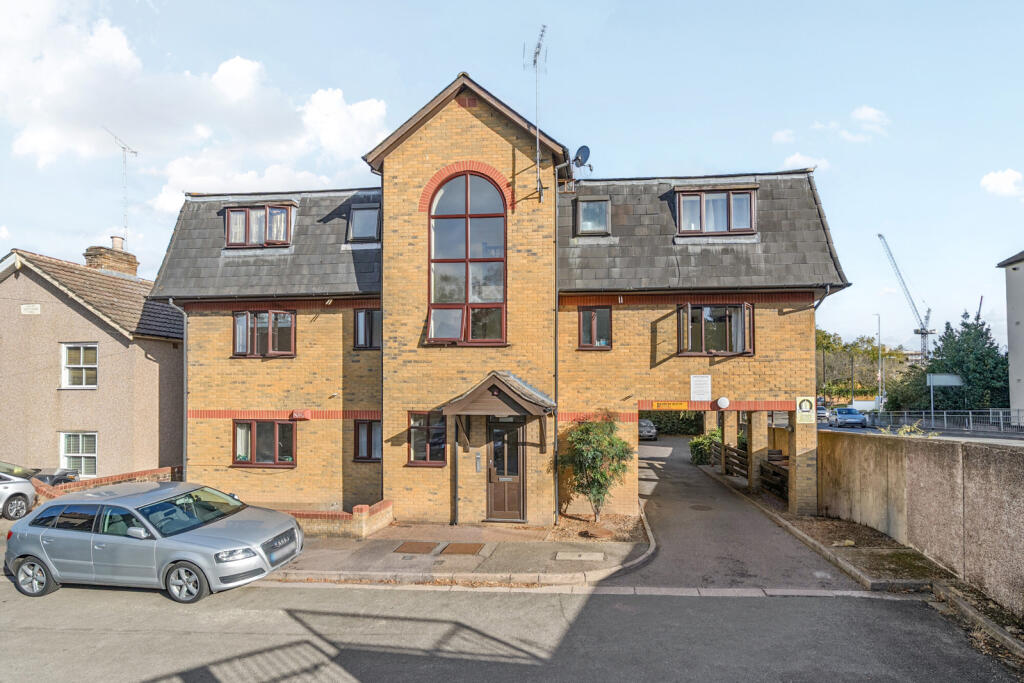 1-bed flat on Spring Vale North, Dartford, Kent, £200,000