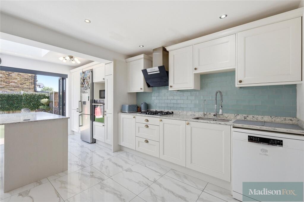 House in London, South Woodford - View 3