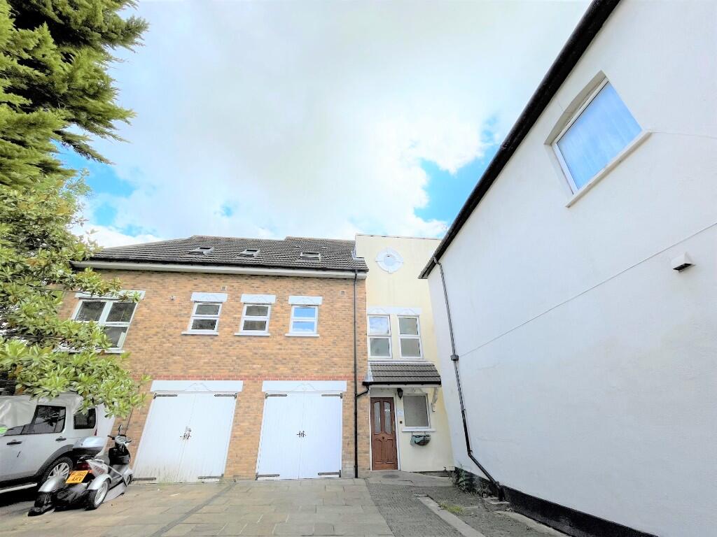 Main image of property: Pembury Road, Westcliff-On-Sea, Essex, SS0