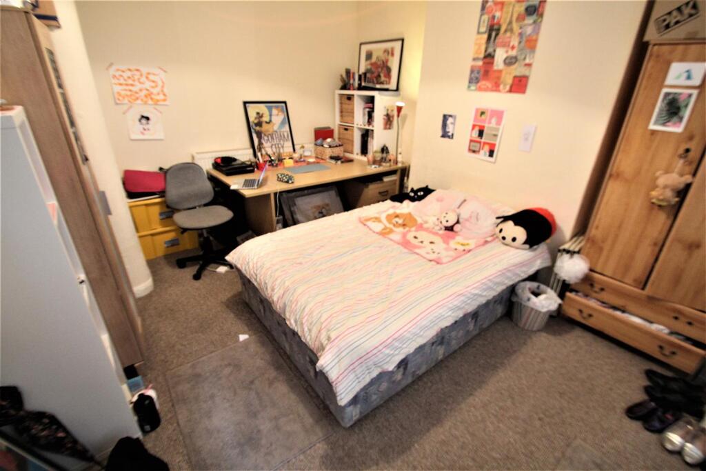 6 bedroom terraced house for rent
