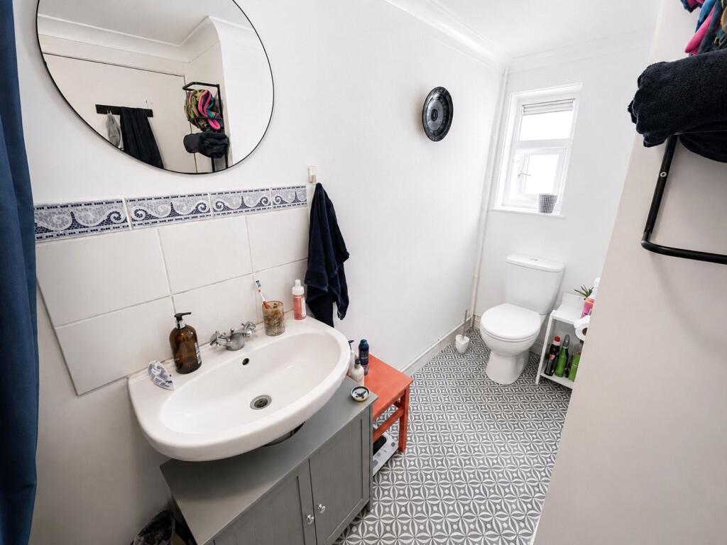 Apartment in Portsmouth, Southsea - View 5