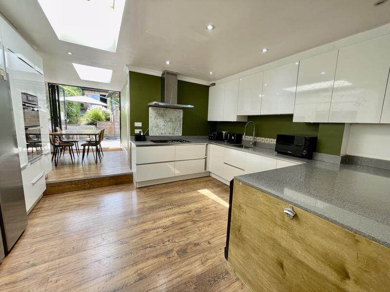 Boundary Road, Wooburn Green photo 3