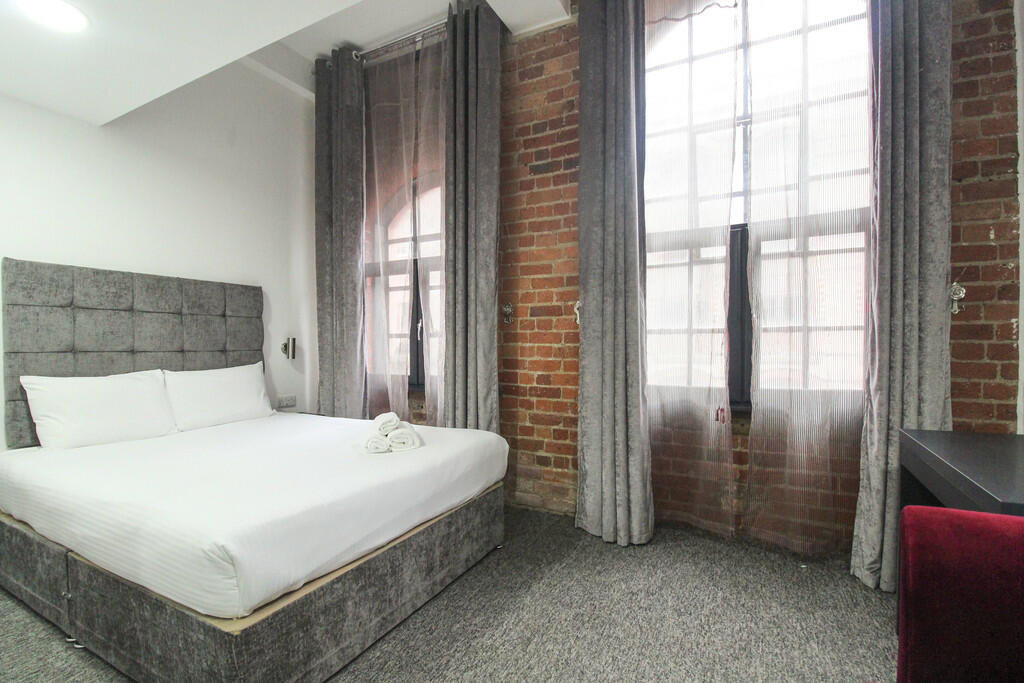 Regency Suites, Russell Street photo 2