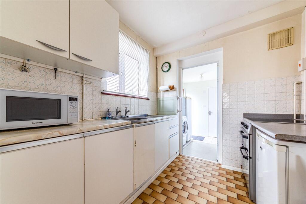 House in Kingston upon Thames - More
