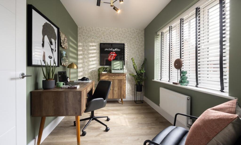 House in Milton Keynes, Walton Park, Walton - More