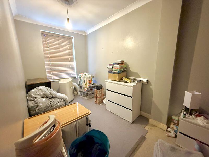 House in Dunstable, Central Bedfordshire - More