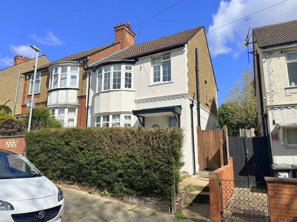 Main image of property: Richmond Hill, Luton, Bedfordshire, LU2 7JG