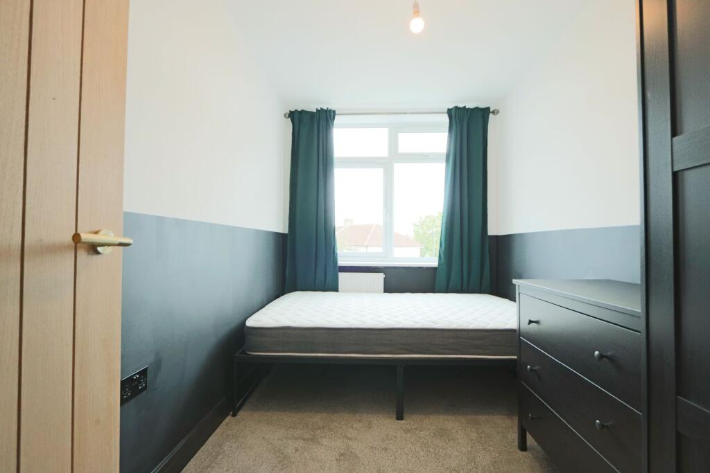 6 bedroom semi-detached house for rent
