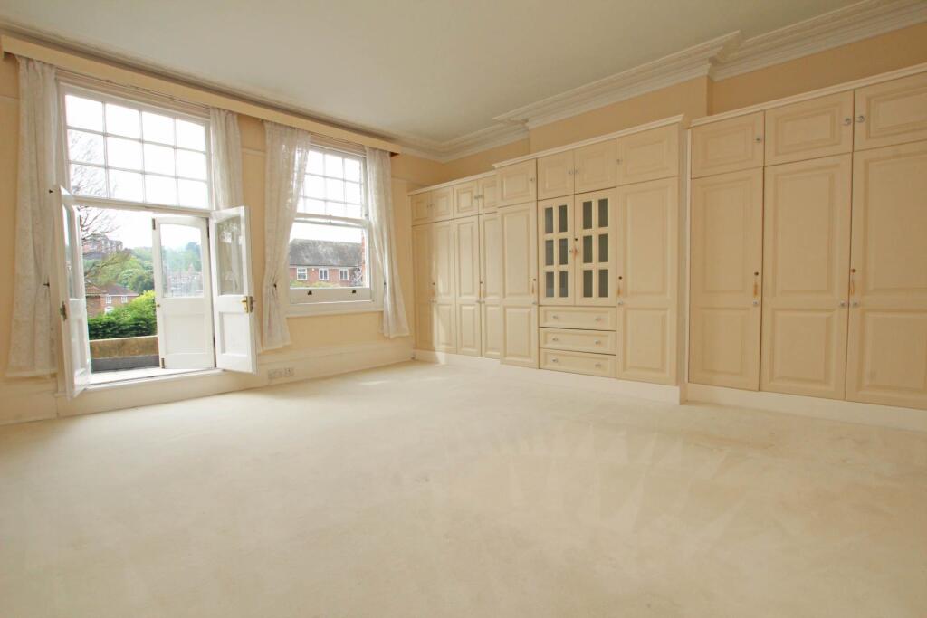 Apartment in Eastbourne, East Sussex - View 4