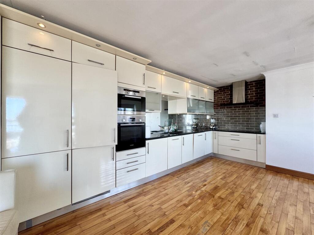 Belvedere Road, Burnham-on-Crouch photo 2