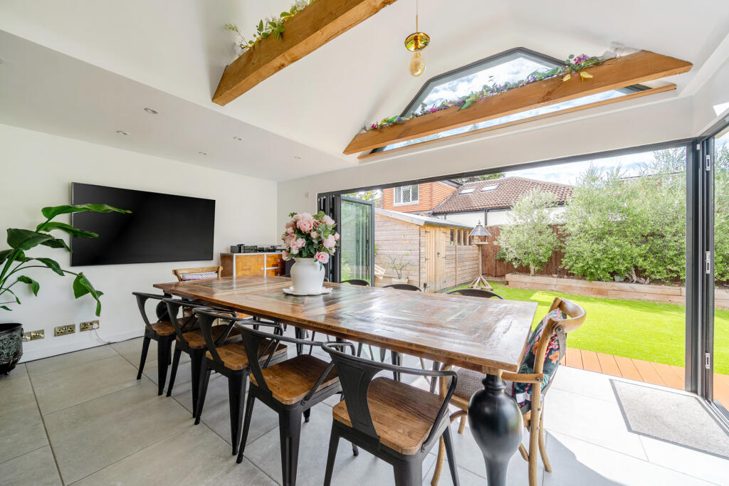 House in Woking, Byfleet - View 5