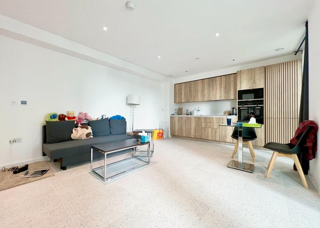 Cendal Crescent, London, E1 photo 4