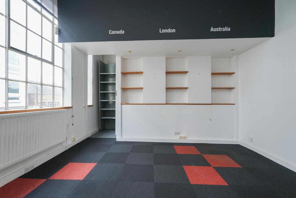 Tavistock St & Claren St - Upstairs office space-12.jpg