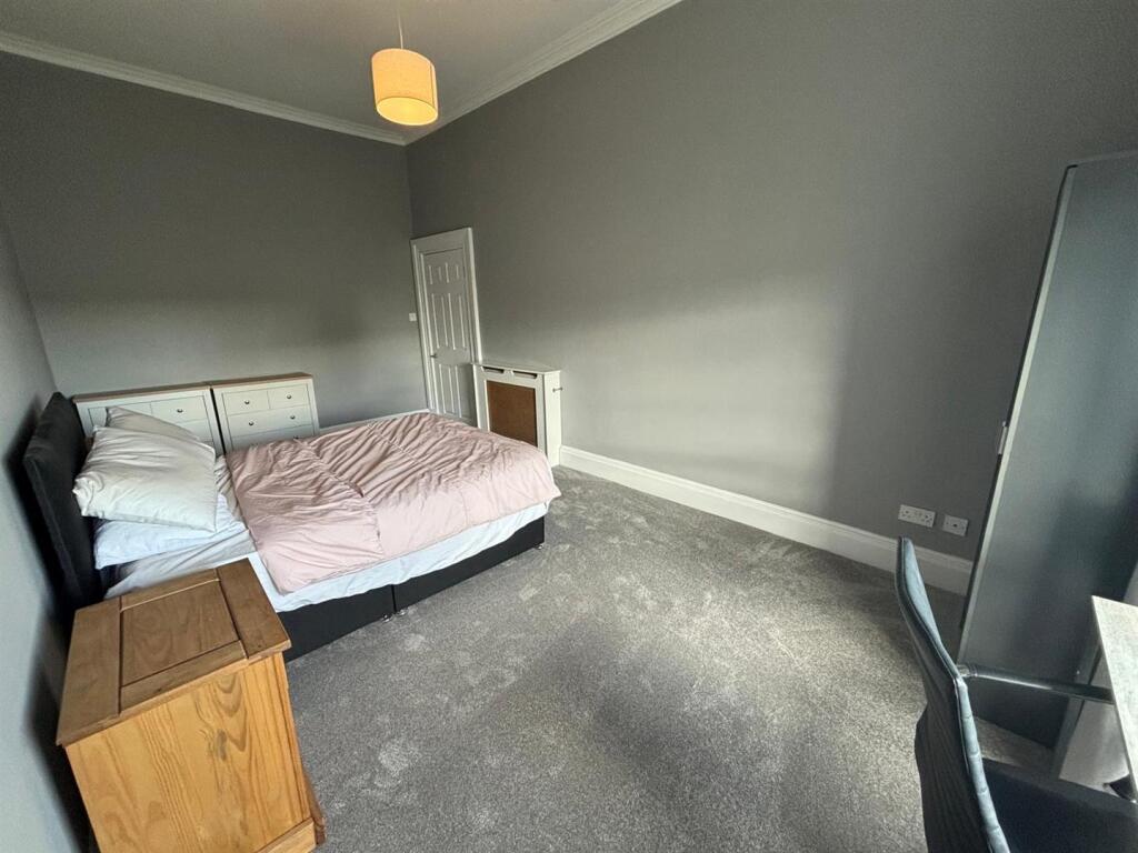 Apartment in Glasgow, Sandyford - View 5