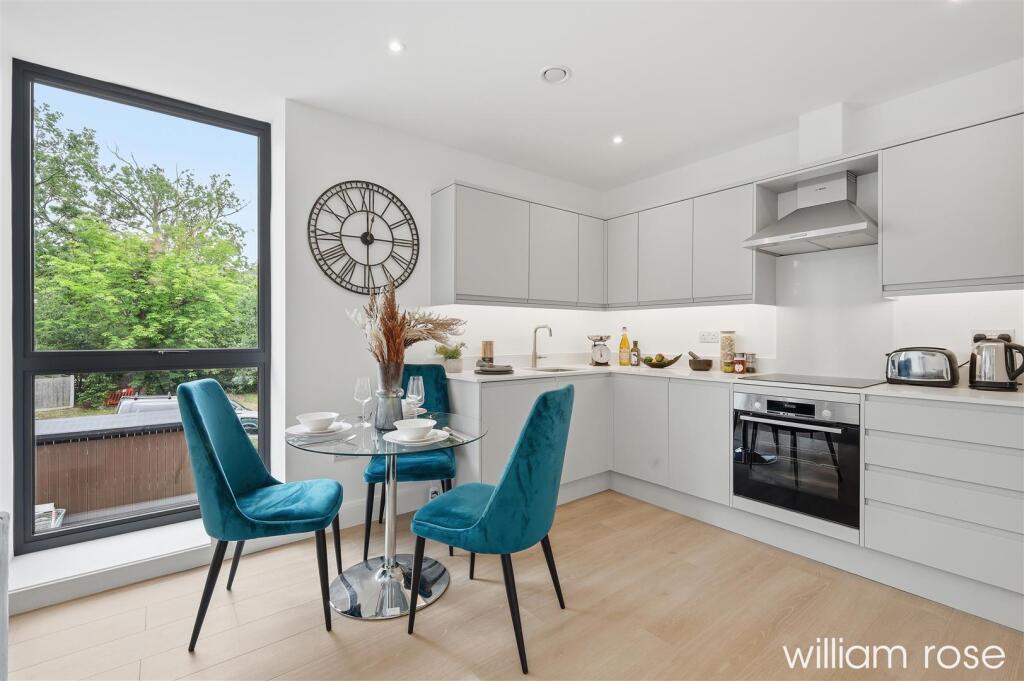 Apartment in Ilford - More