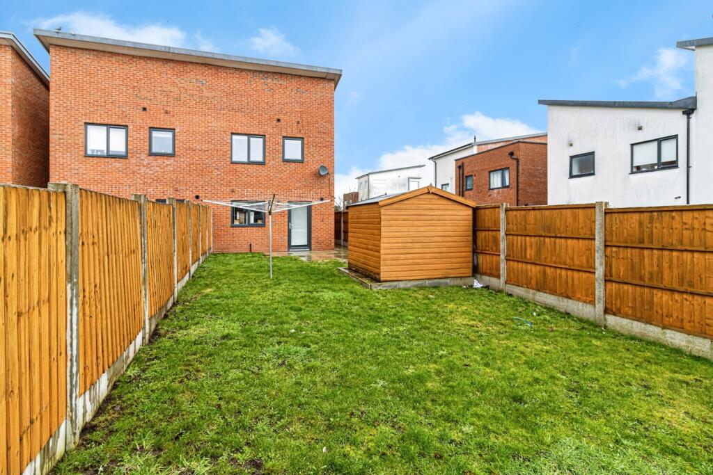 Commonwealth Avenue, Manchester, M11 – pohled 3