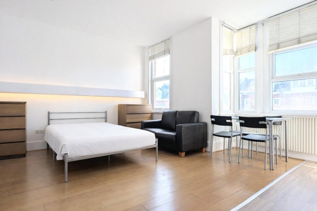 Main image of property: Park Avenue, Wood Green, London, N22